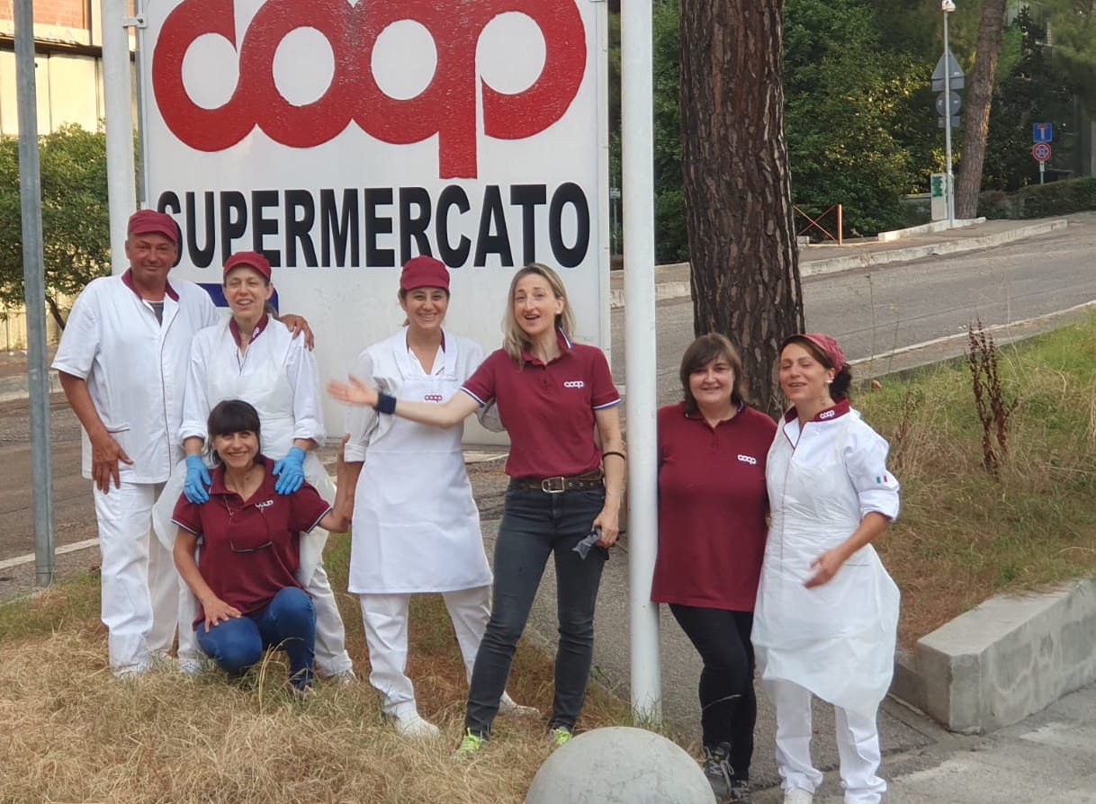 Il supermercato e lo staff di Perugia Cortonese