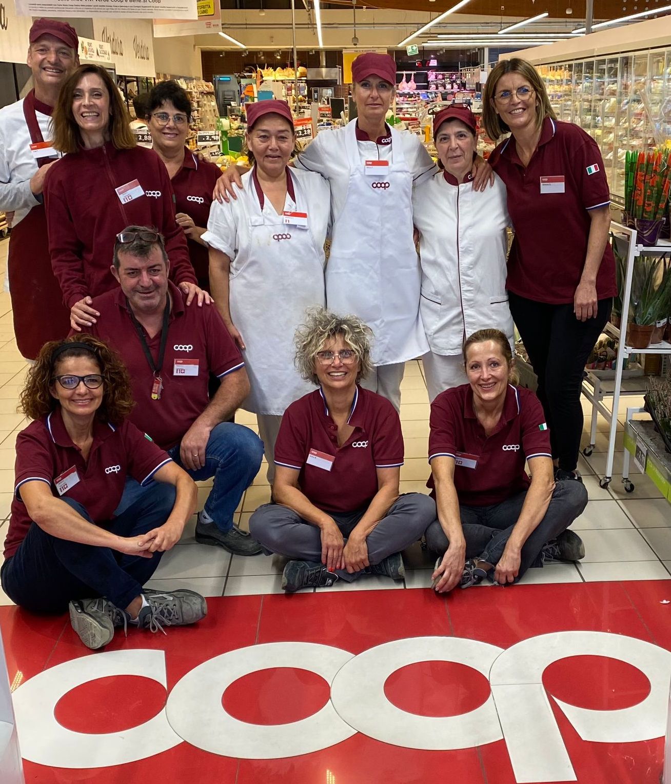 Il supermercato e lo staff di Gualdo Tadino