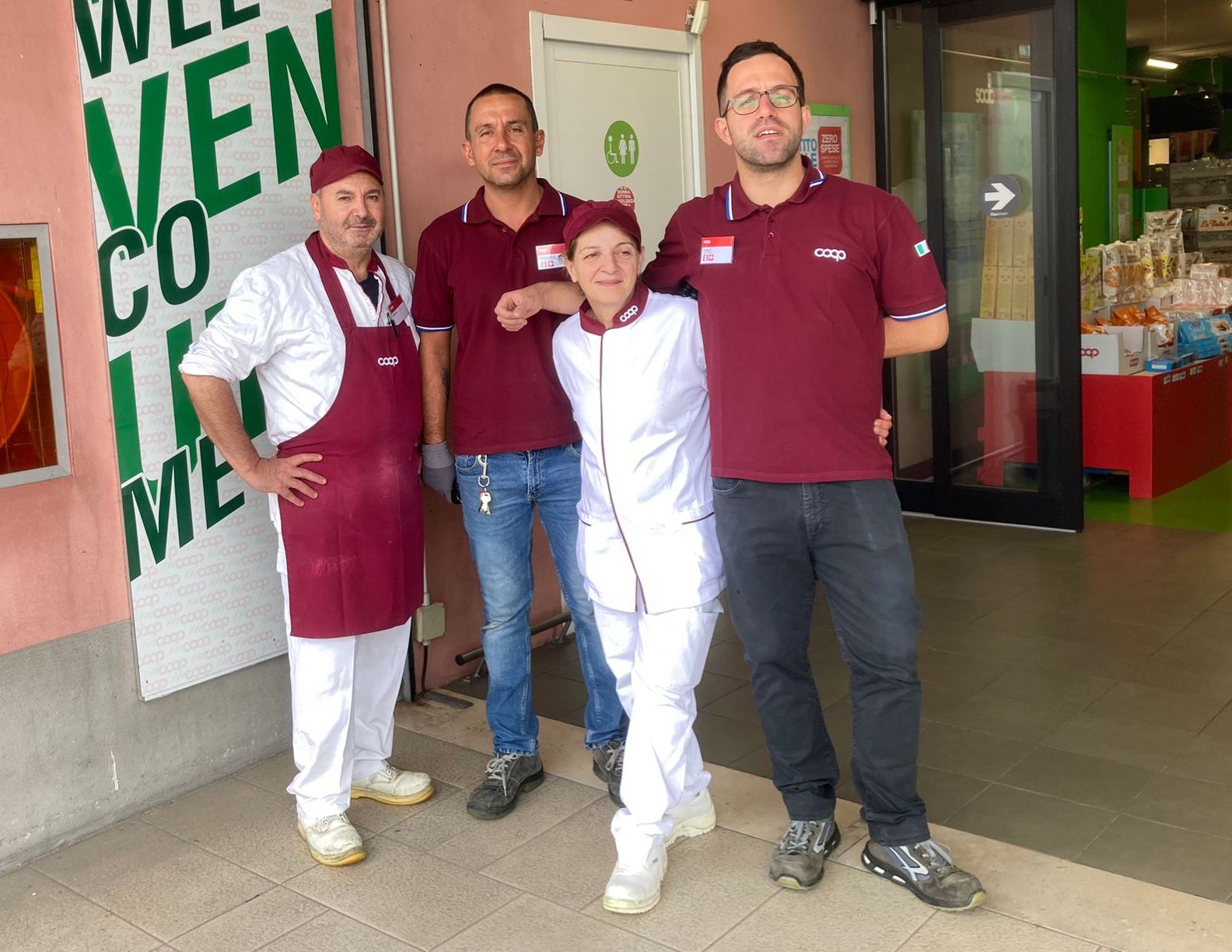 Il supermercato e lo staff di Passignano sul Trasimeno